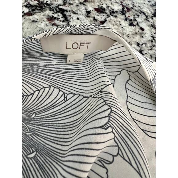 Ann Taylor LOFT top size L EUC bell ruffle sleeve - Picture 6 of 9
